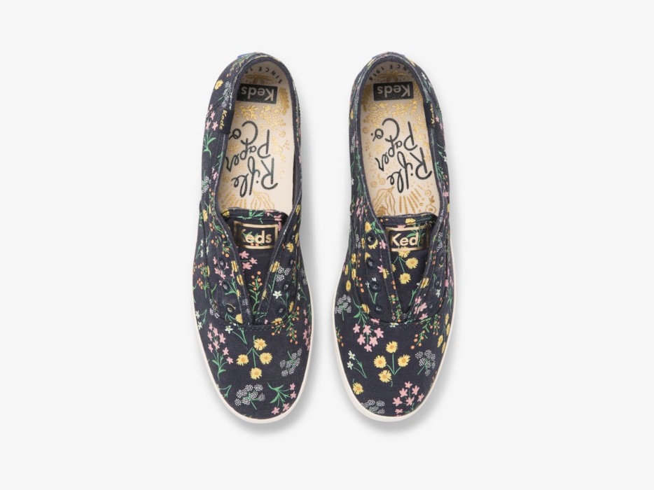 Dames X Rifle Paper Co. Chillax Petite Fleurs Bedrukte Marineblauwe Multikeds